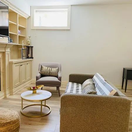 Stylish Private Home With 2 Bedrooms And Free Parking In Midtown